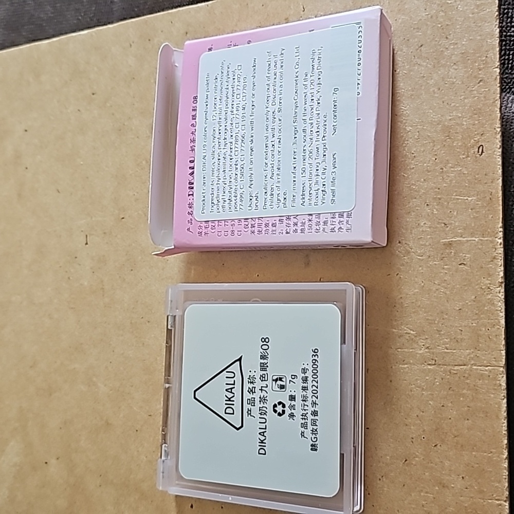 Eyeshadows - Picture 2 of 5